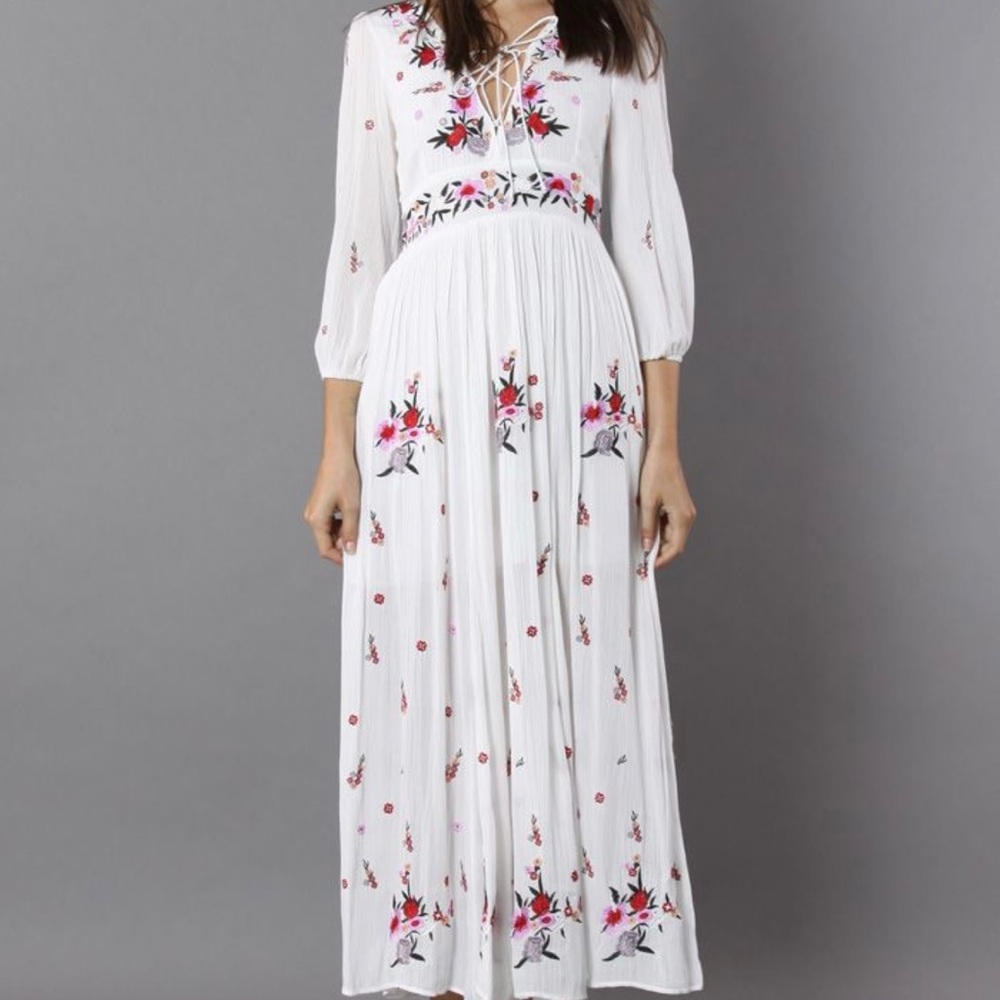 WONDROUS FLORAL EMBROIDERED MAXI DRESS